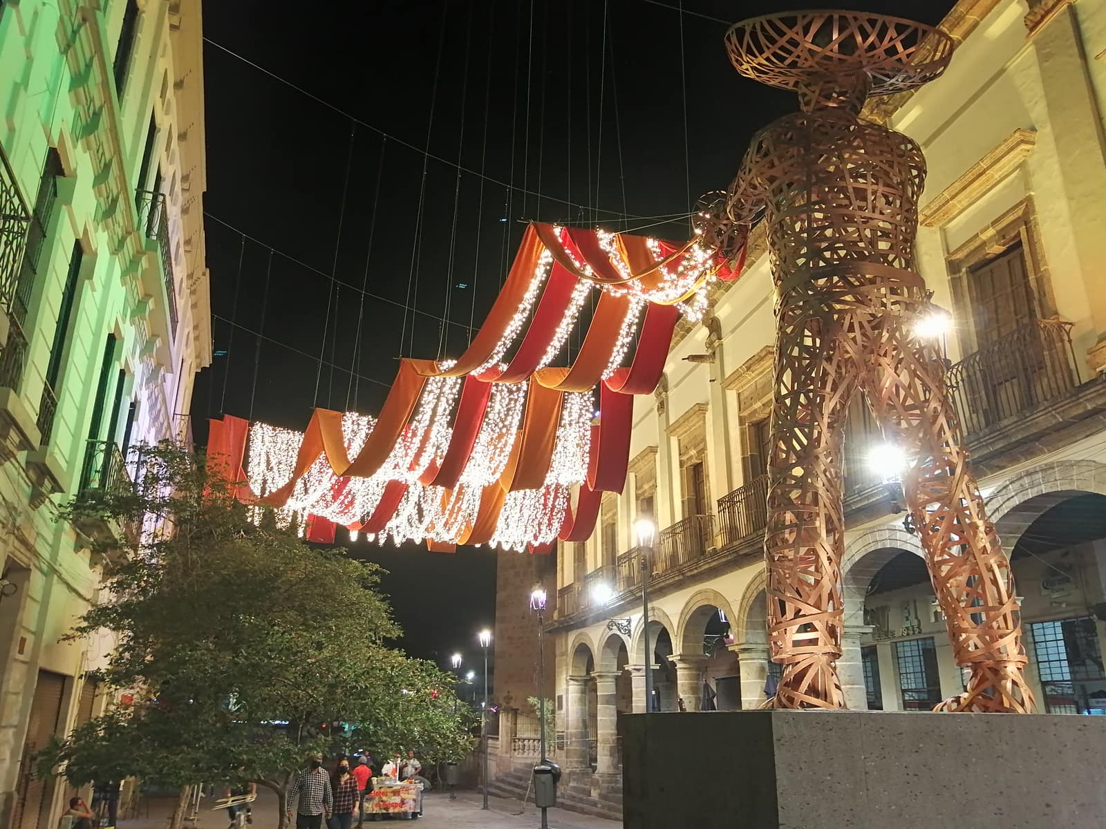 Evening atmosphere at Plaza de los Mariachis